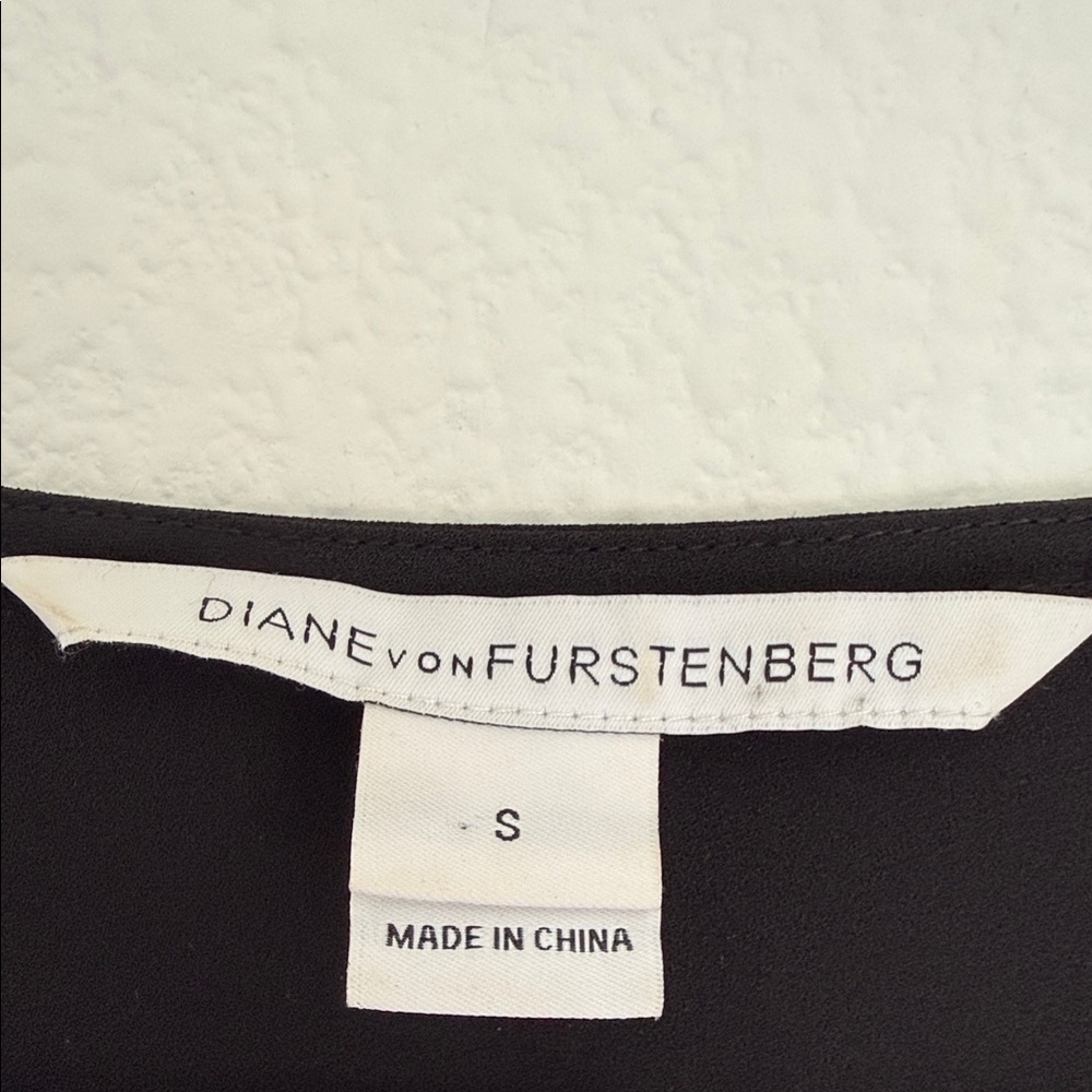 Diane Von Furstenberg Black Short-Sleeve V-Neck Tee - Picture 2 of 5